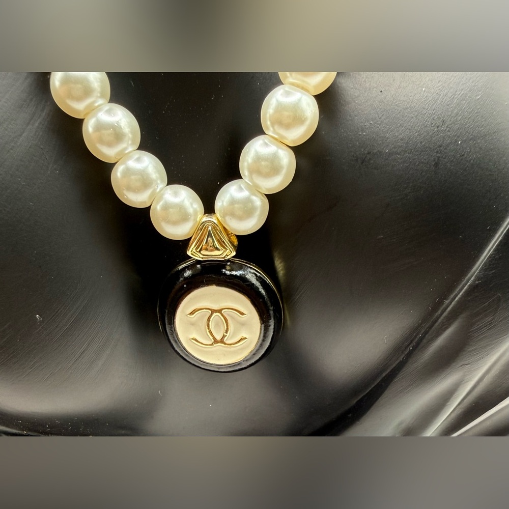 Elegant C logo pendant necklace gold tone chain pearls stainless steel NEW - Picture 4 of 8